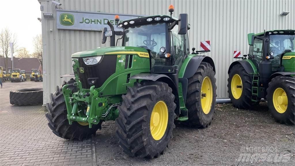 John Deere 6R215 Trattori