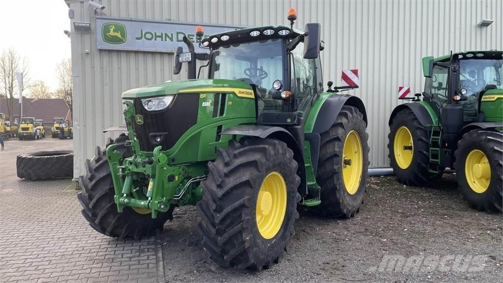 John Deere 6R215 Trattori