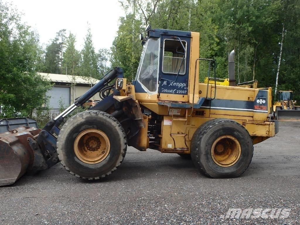 Komatsu WA 250-1 Pale gommate