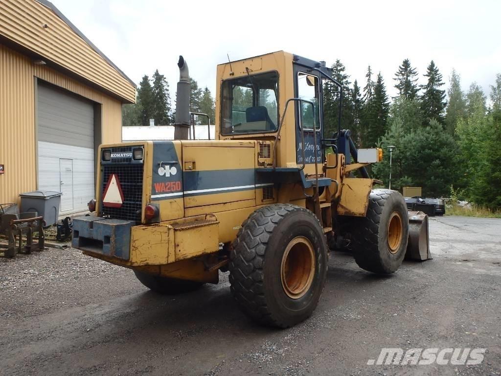 Komatsu WA 250-1 Pale gommate