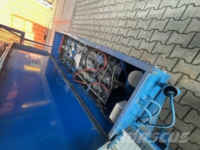 Holland Lift A151EV Piattaforme a pantografo