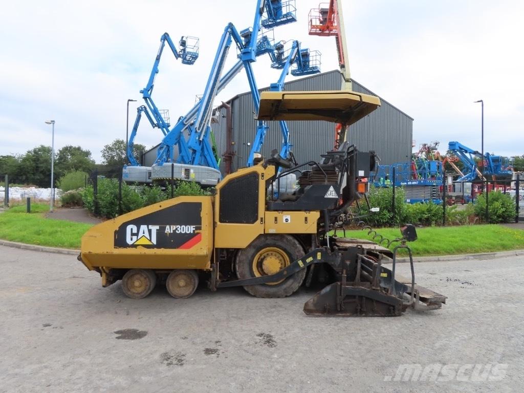 CAT AP 300 Finitrici