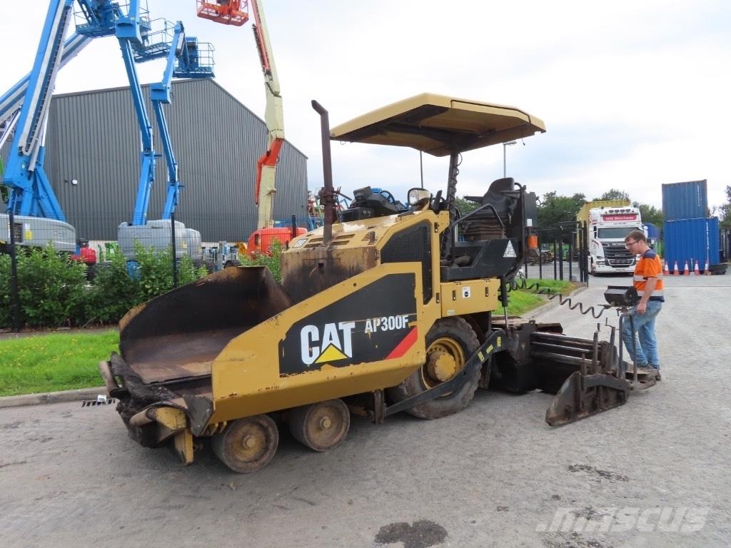 CAT AP 300 Finitrici