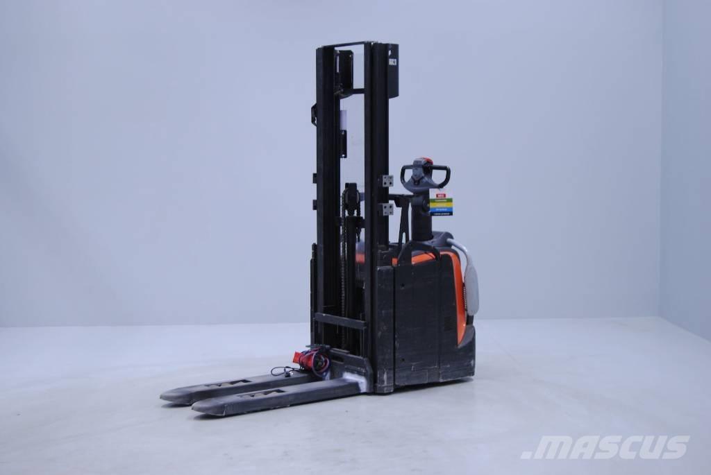 Toyota SPE120L Transpallet uomo a terra