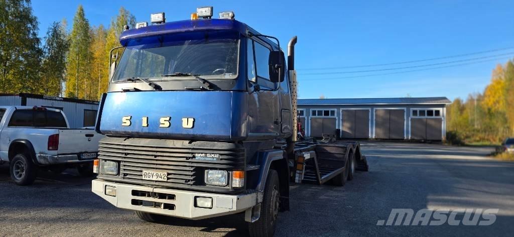 Sisu SM 300 Camion per il trasporto di macchine forestali
