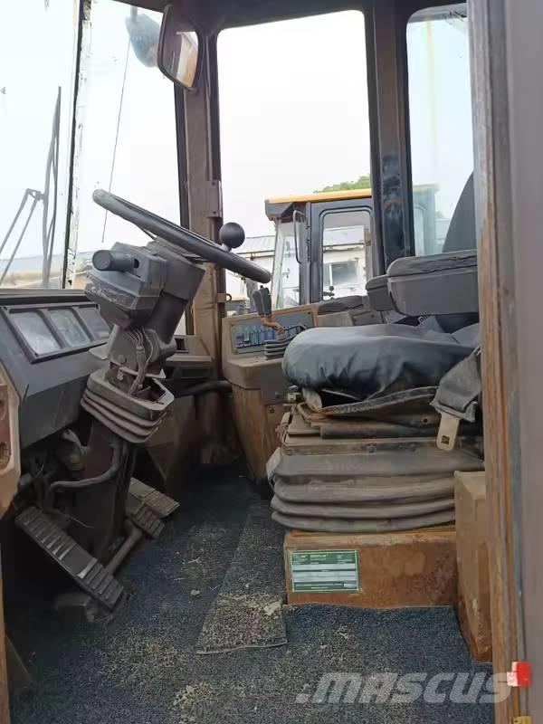 CAT 950 F Pale gommate