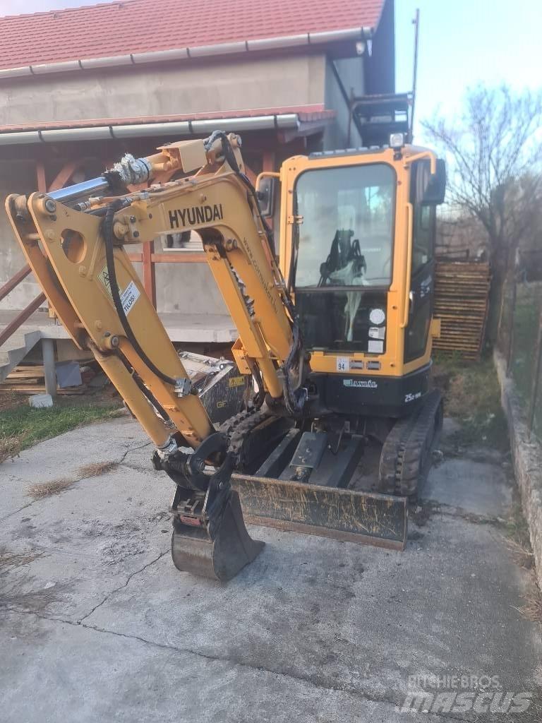 Hyundai R25Z-9 AK Miniescavatori