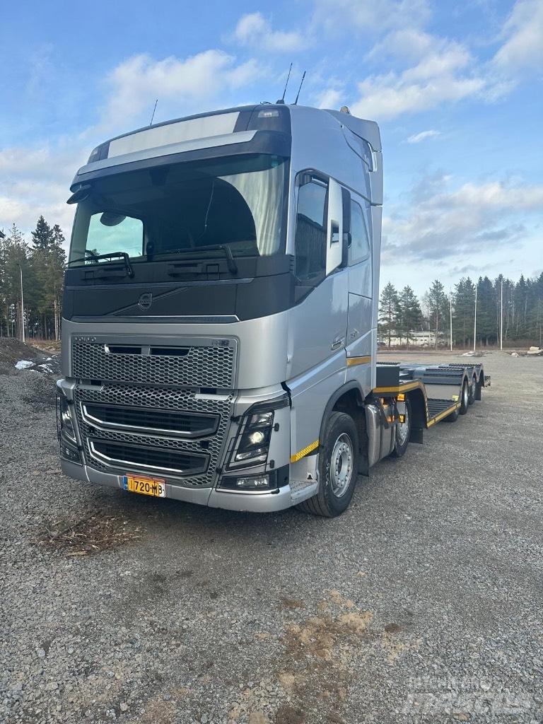Volvo FH16 750 Camion per il trasporto di macchine forestali