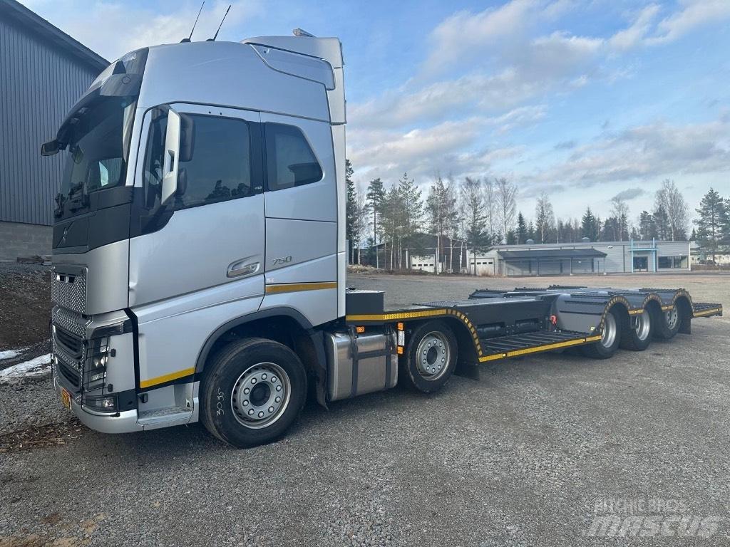 Volvo FH16 750 Camion per il trasporto di macchine forestali