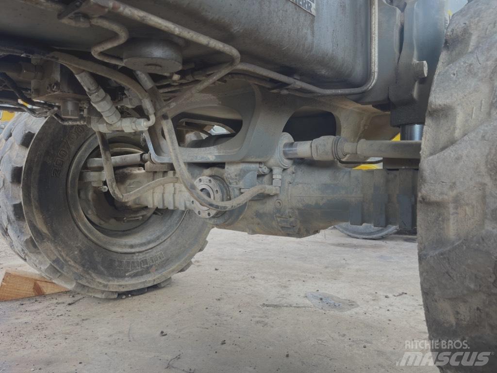 Liebherr A 910 Comp Assi