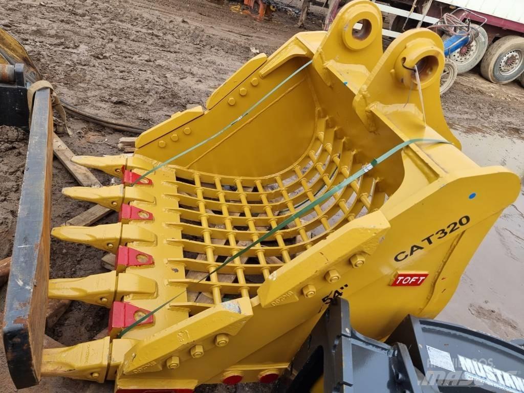 CAT SKELETON BUCKET Benne