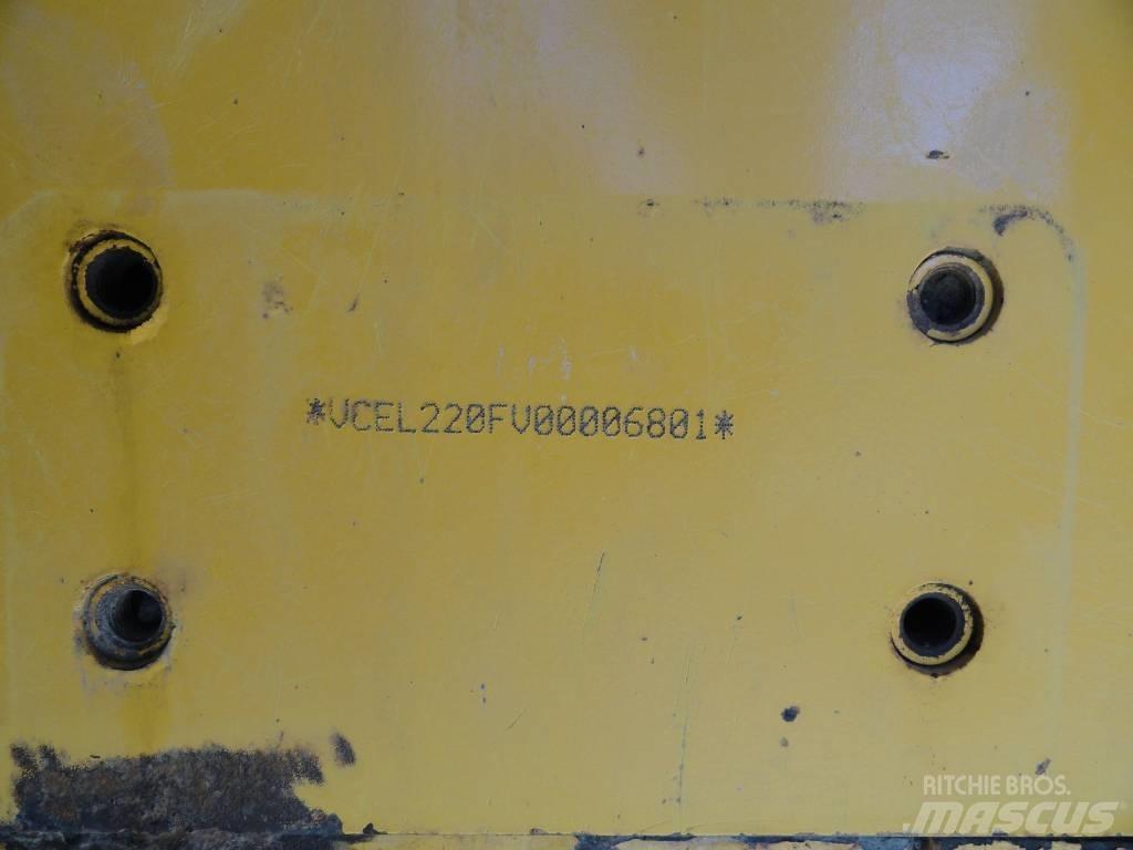 Volvo L 220 F Pale gommate