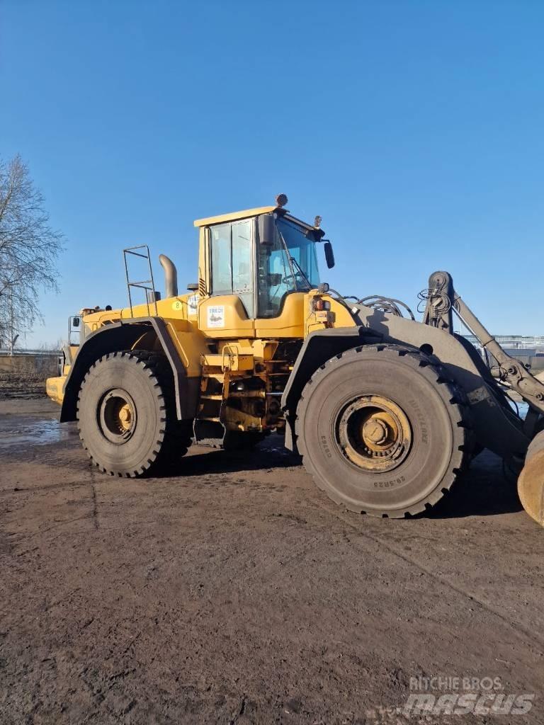 Volvo L 220 F Pale gommate