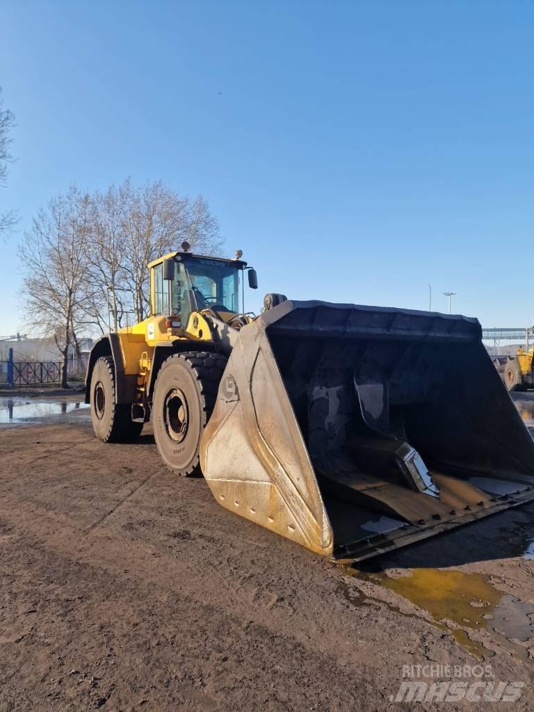 Volvo L 220 F Pale gommate