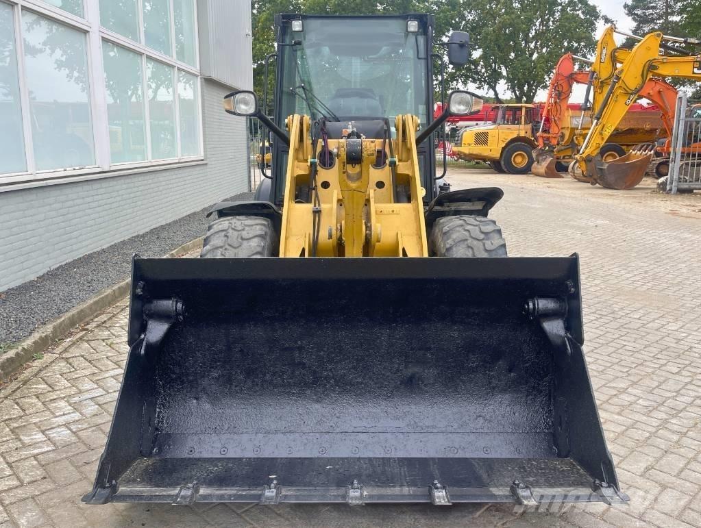 CAT 906 M   2018 Pale gommate