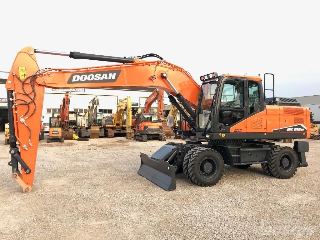 Develon DX 210 W-7 Escavatori gommati
