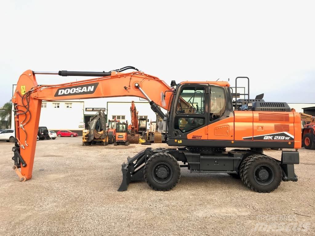 Develon DX 210 W-7 Escavatori gommati