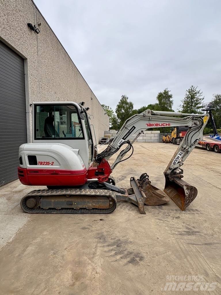 Takeuchi TB 235 Miniescavatori