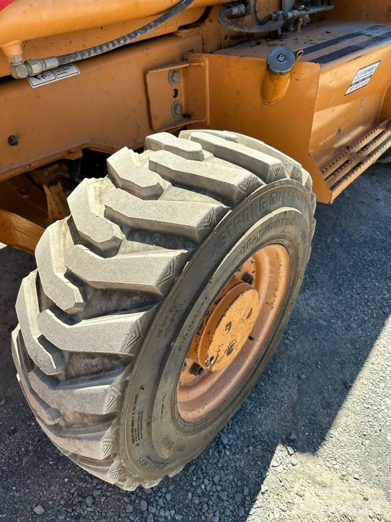 CASE 570 M XT Pale gommate