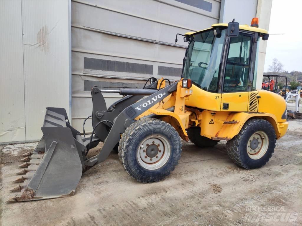 Volvo L 30 B Pale gommate
