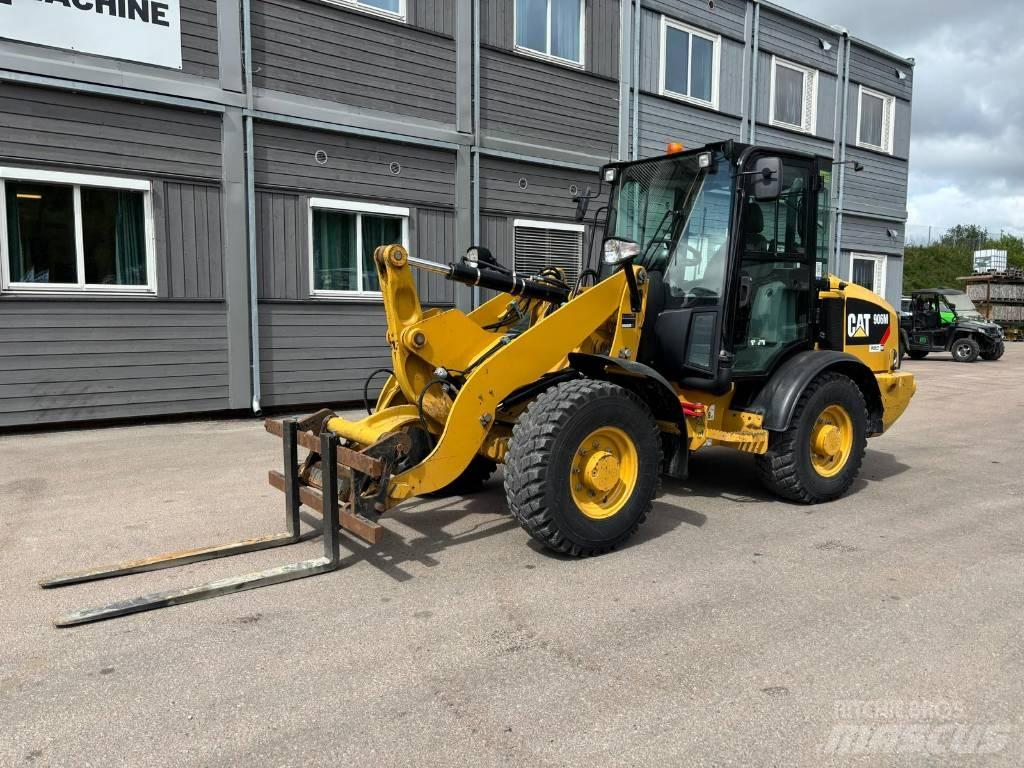 CAT 906M Pale gommate