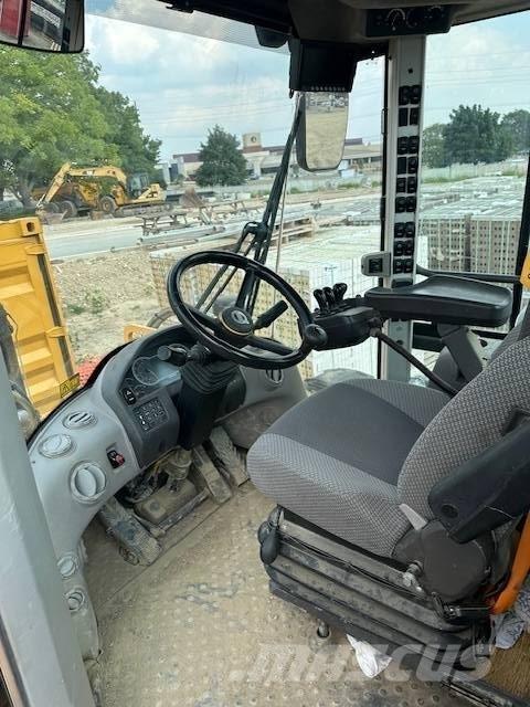  2017 L120H Pale gommate