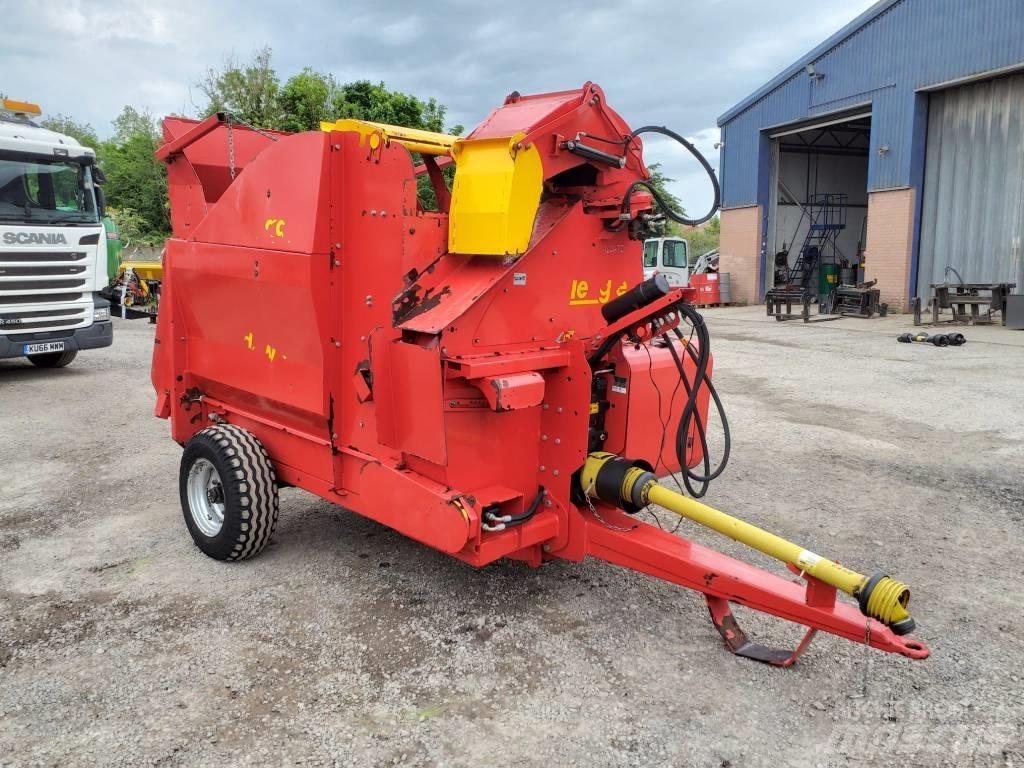 TEAGLE TOMAHAWK 8100 Trinciatrici, tagliatrici e srotolatrici per balle