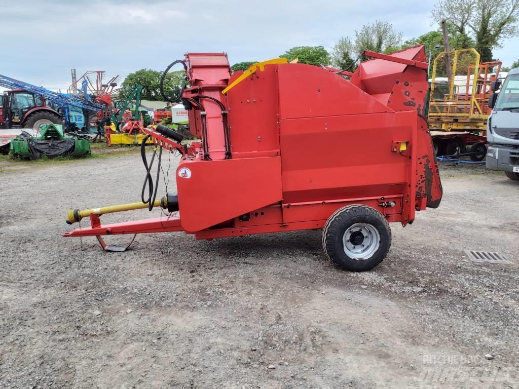 TEAGLE TOMAHAWK 8100 Trinciatrici, tagliatrici e srotolatrici per balle