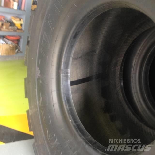 Goodyear 3565R33 L5 Pneumatici, ruote e cerchioni