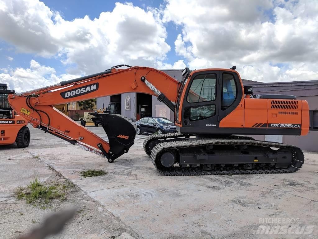 Doosan DX 225 LCA Escavatori cingolati