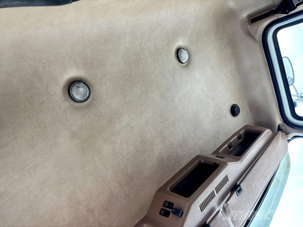 Mack GU713 Carroattrezzi