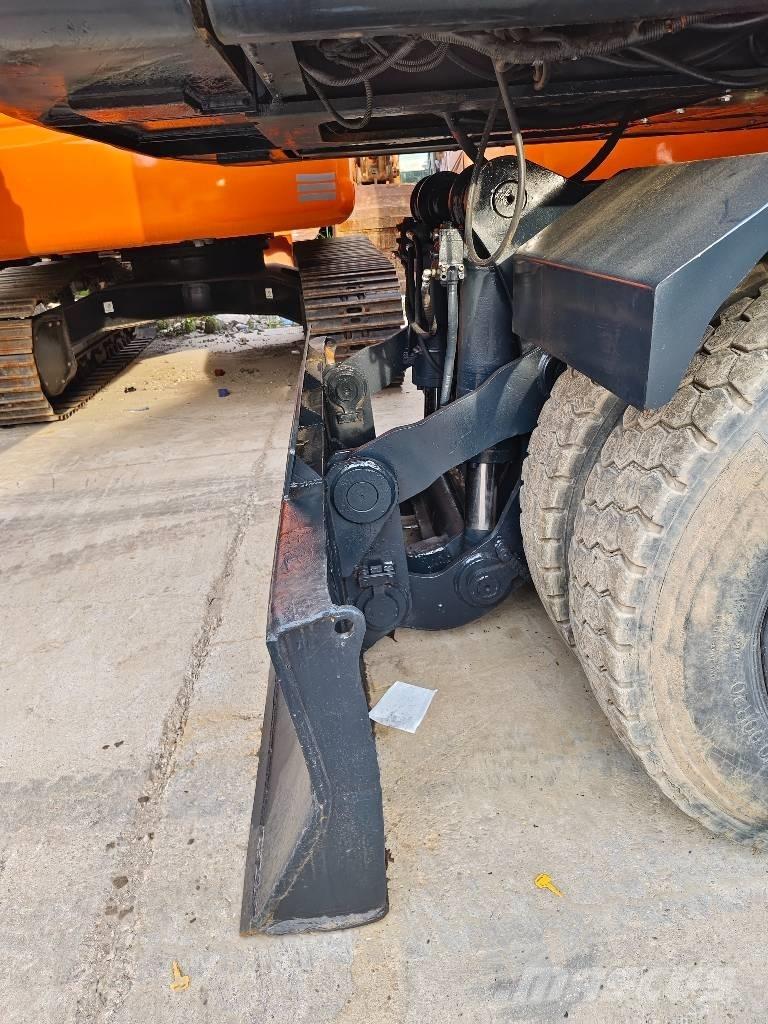Hyundai R210W-9 Escavatori gommati