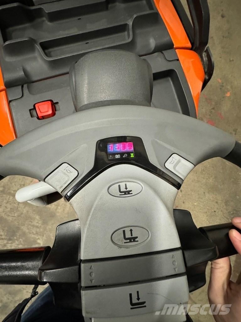 Toyota SPE160L Transpallet uomo a terra