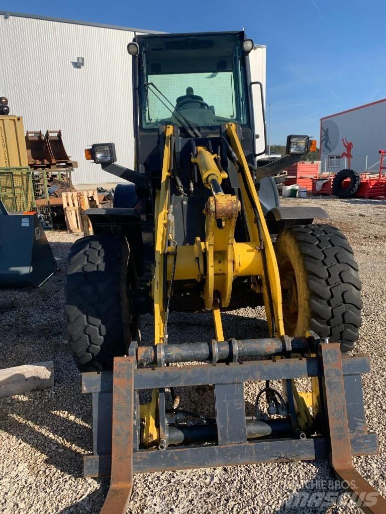 Komatsu WA 90-6 Pale gommate