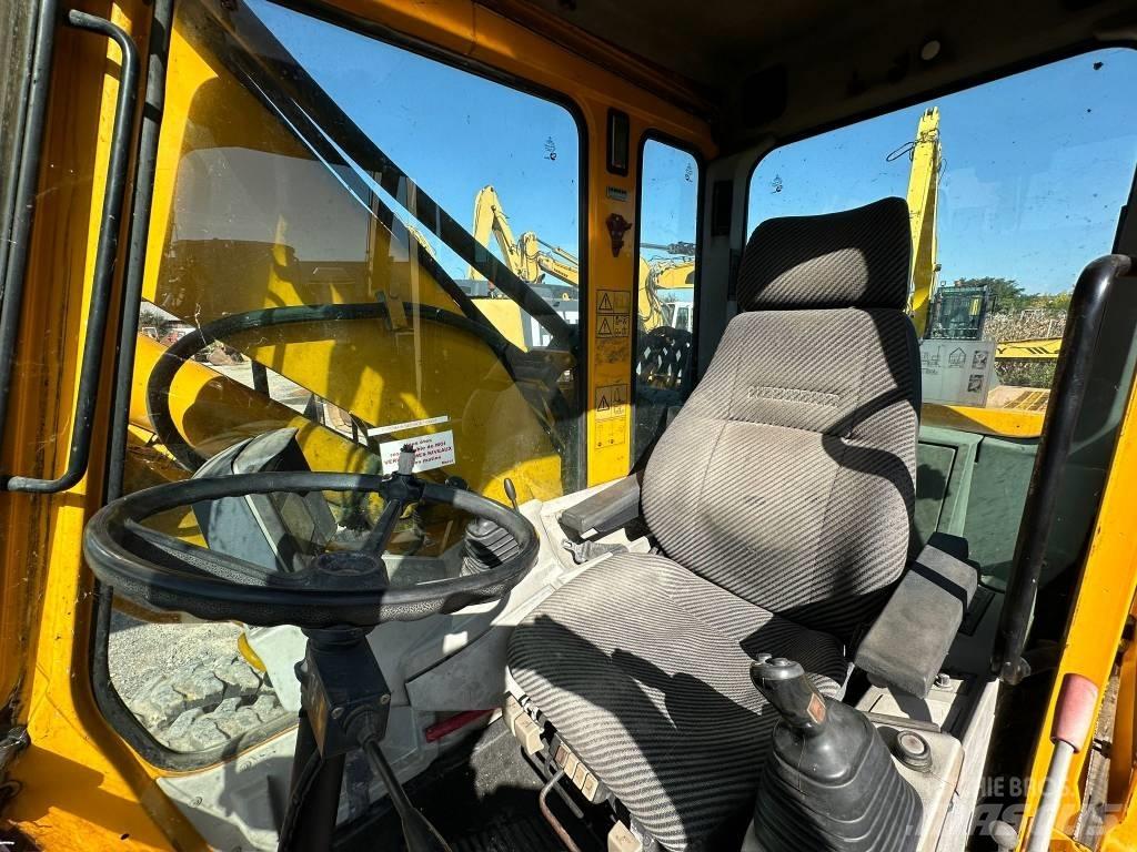 Liebherr A 900 B Escavatori gommati