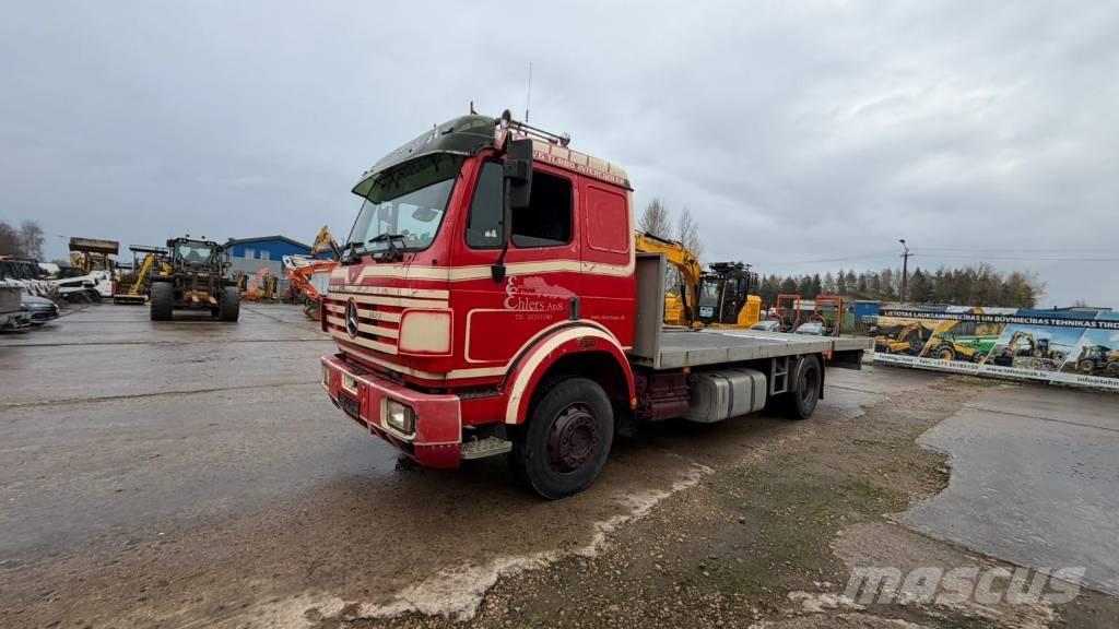 Mercedes-Benz 1827 Trasportatore per veicoli