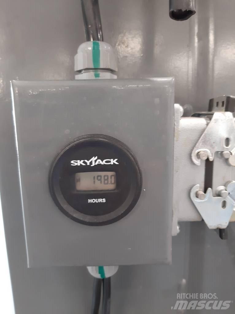 SkyJack SJ 16 Sollevatori verticali