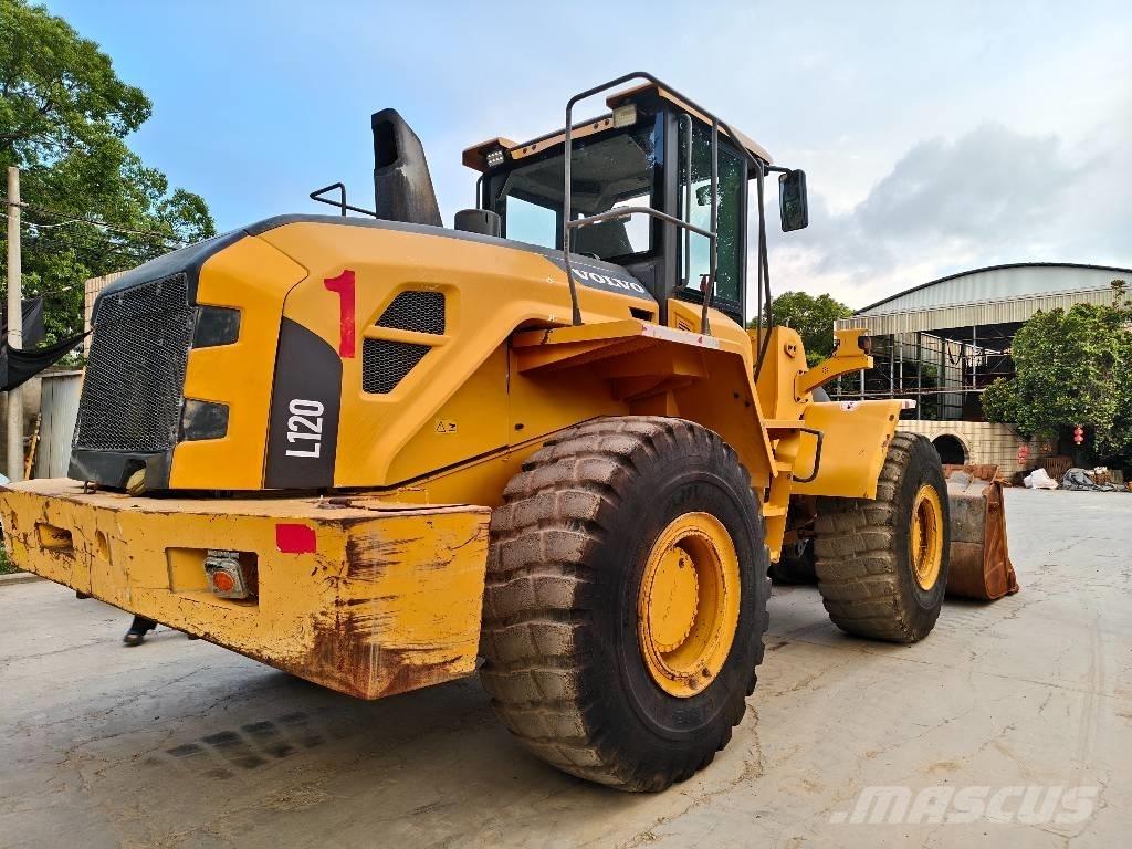 Volvo L 120 Pale gommate