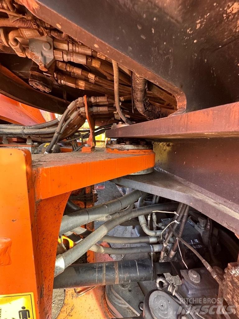 Doosan DX420-3 Escavatori gommati