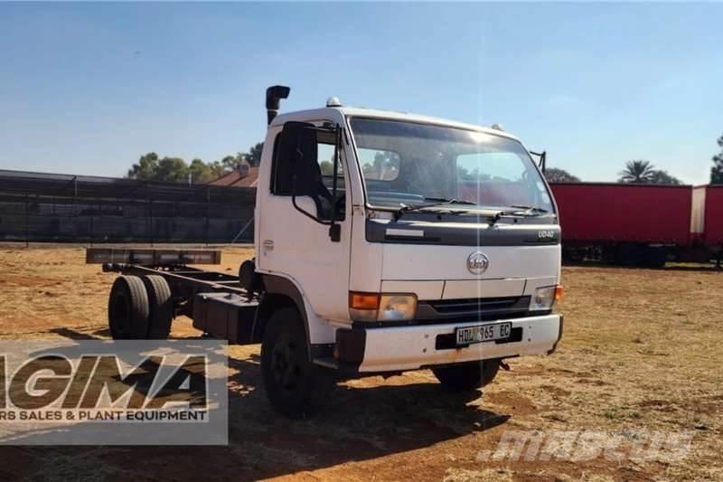Nissan UD40 Camion altro