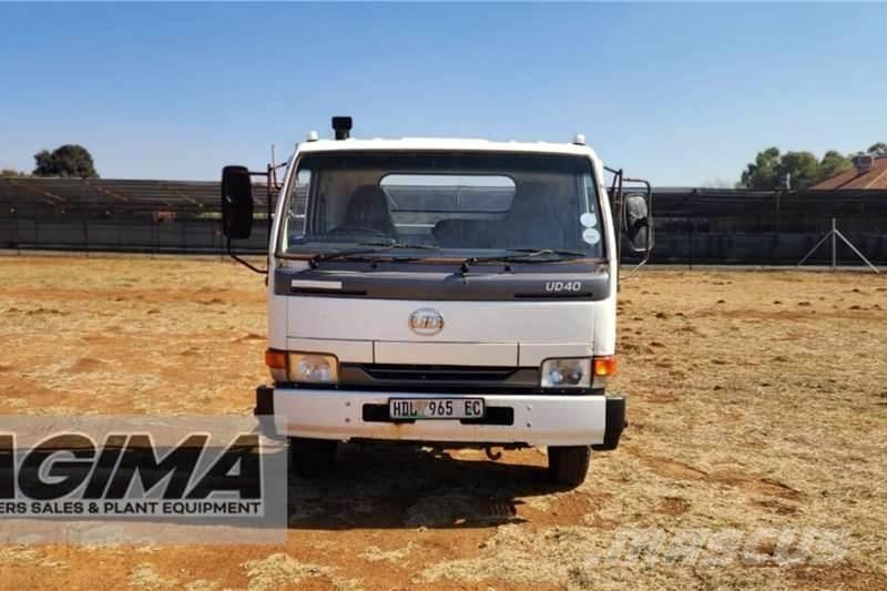 Nissan UD40 Camion altro
