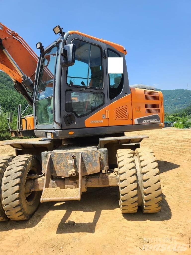 Doosan DX 140 W Escavatori gommati