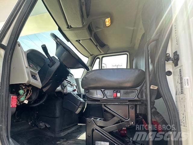 International 7400 Camion altro