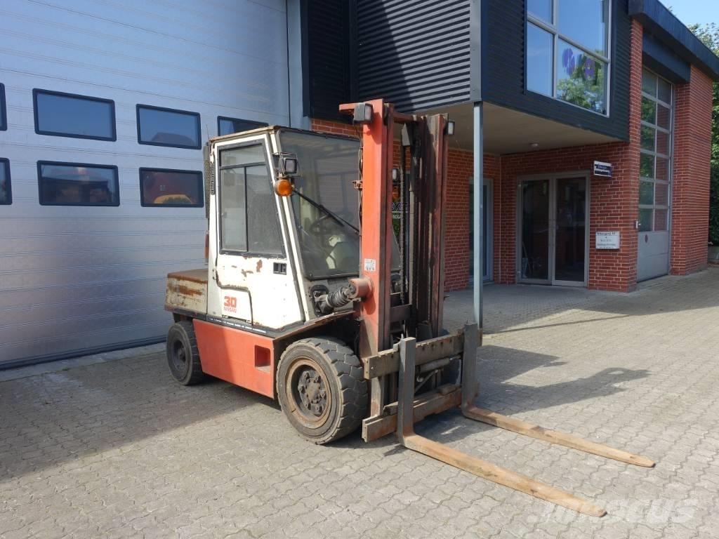 Nissan EGH02 A 30 U Carrelli elevatori diesel