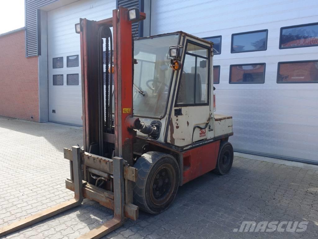 Nissan EGH02 A 30 U Carrelli elevatori diesel