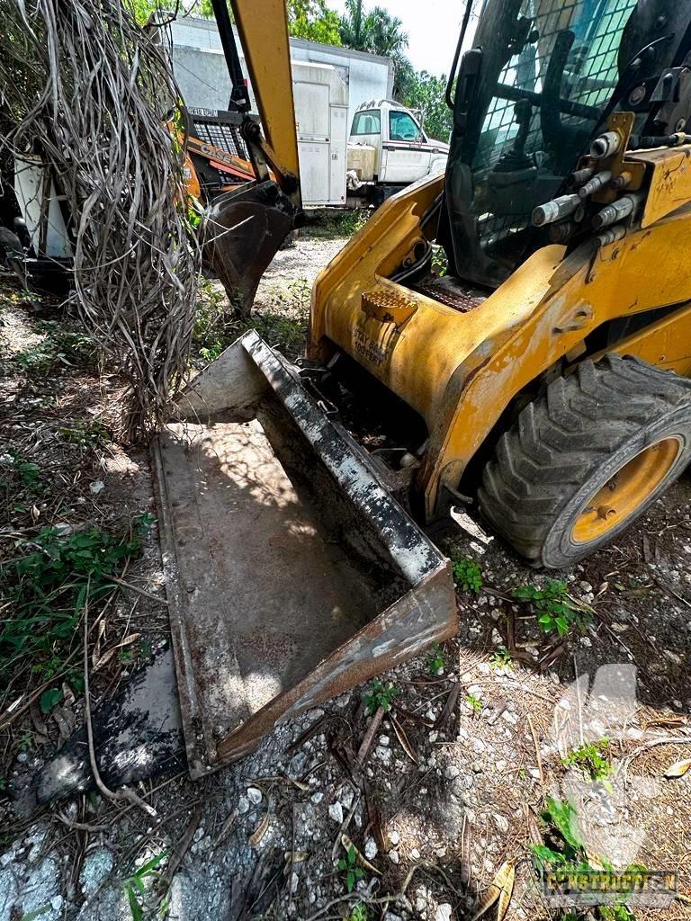 CAT 256 C Mini Pale Gommate