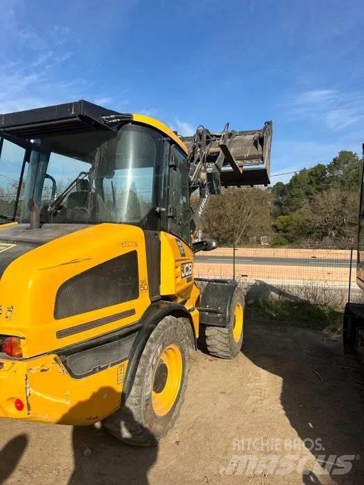 JCB 407 Pale gommate