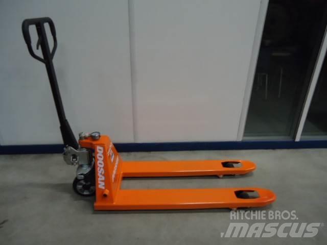 Doosan Pallettruck Transpallet elettrici a timone