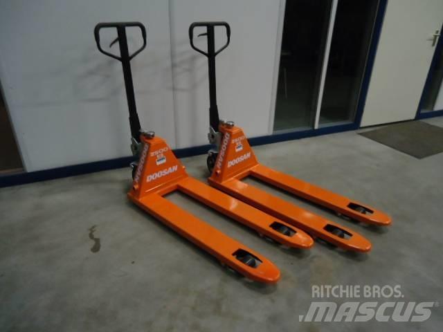 Doosan Pallettruck Transpallet elettrici a timone