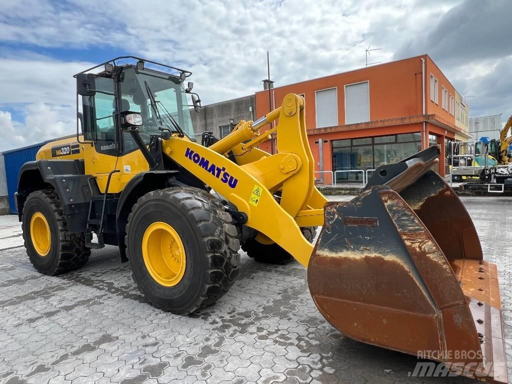 Komatsu WA320-7 Pale gommate